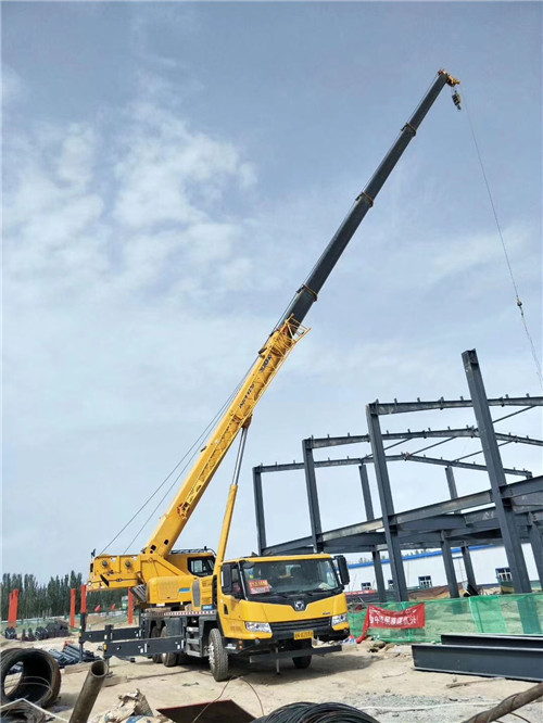 湘潭县超高层建筑钢结构吊装案例
